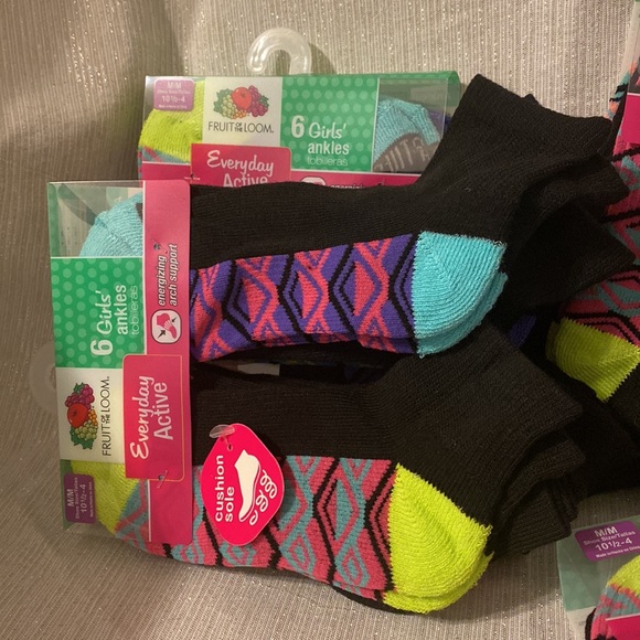 Lot of 24 pairs FRUIT OF THE LOOM Girls ankles socks M shoe size 10 1/2 - 4 - Picture 10 of 12